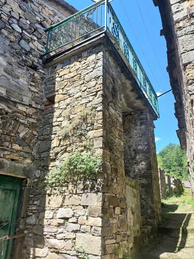 Casa indipendente in Via Valle, Zeri — foto 3 di 5