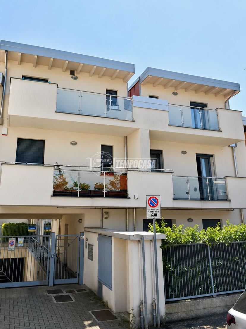 Trilocale in Via Magenta 43, Muggiò — foto 3 di 4