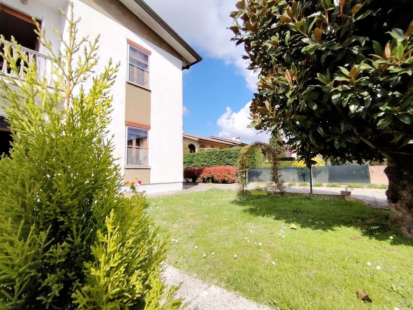 Villa bifamiliare in Via Sardegna, Cento — foto 2 di 5