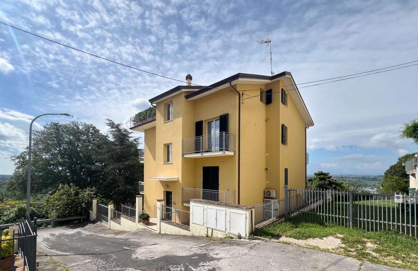 Bilocale in Via Colombo 23, Camerano — foto 3 di 5