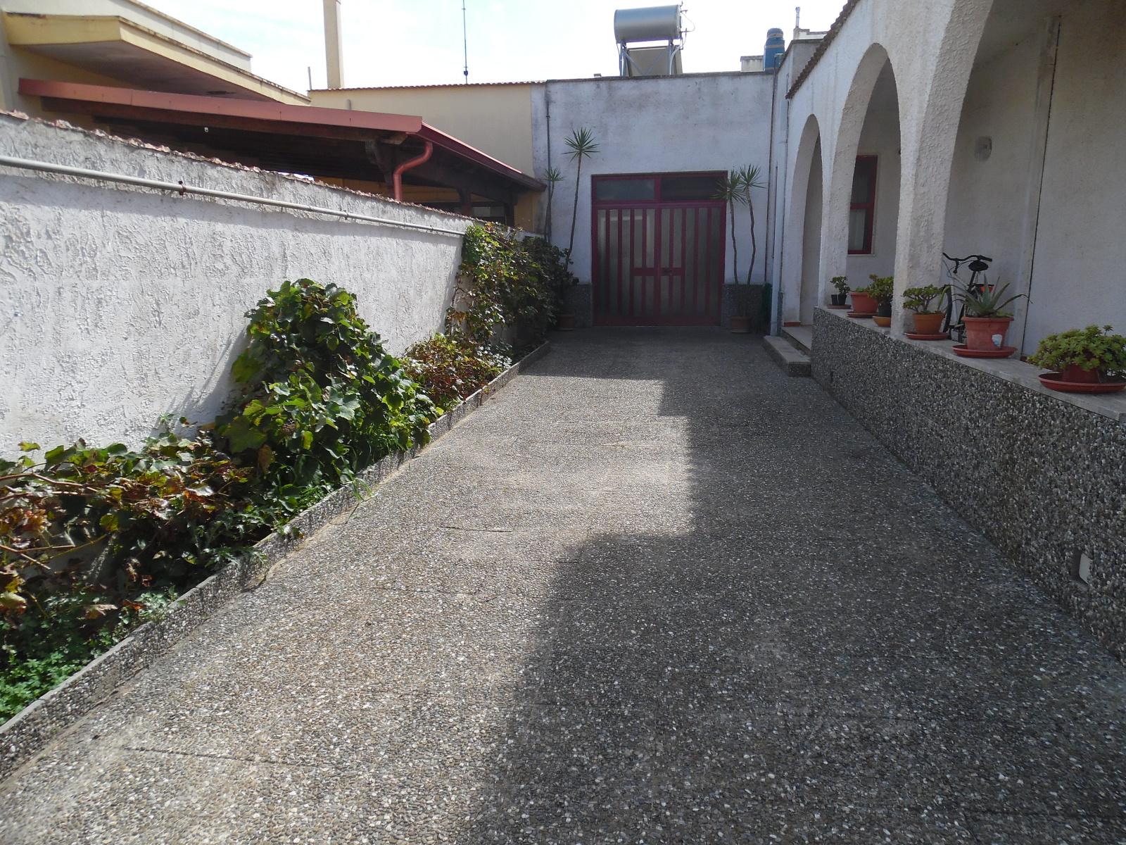Casa indipendente in Via Giovanni Paisiello 102, Brindisi