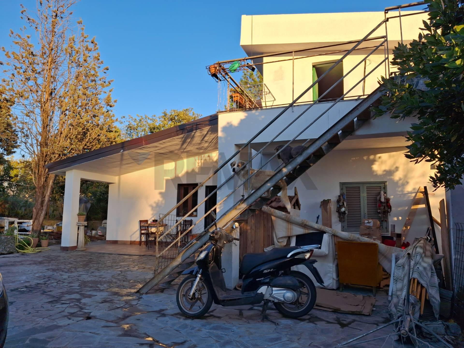 Villa in Via del Serbatoio 5, San Giovanni la Punta