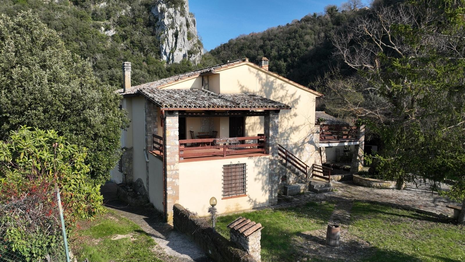 Rustico in Via di Carnano 8, Montecchio