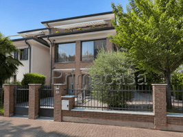 Villa in Via Giliberti 32, Carpi