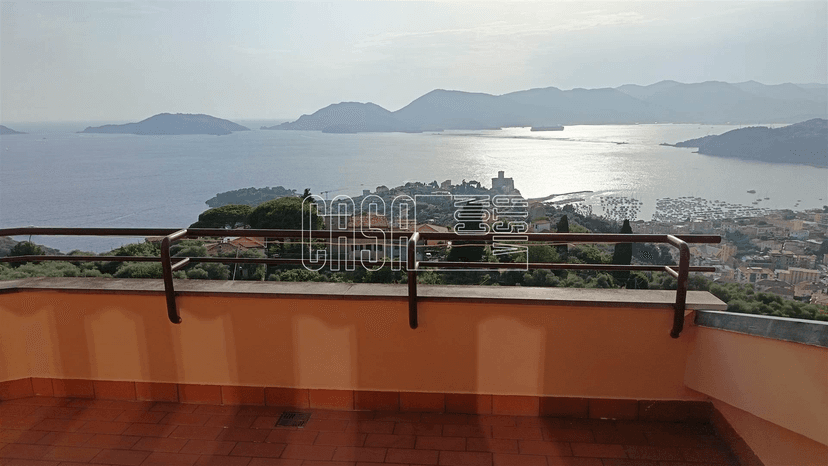 Trilocale in Via a. Bacigalupi 26, Lerici