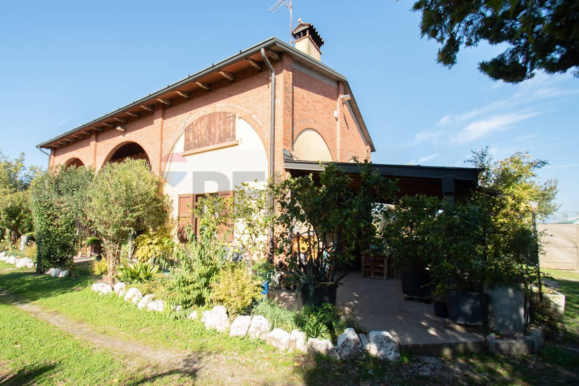 Villa, Bagnolo Mella