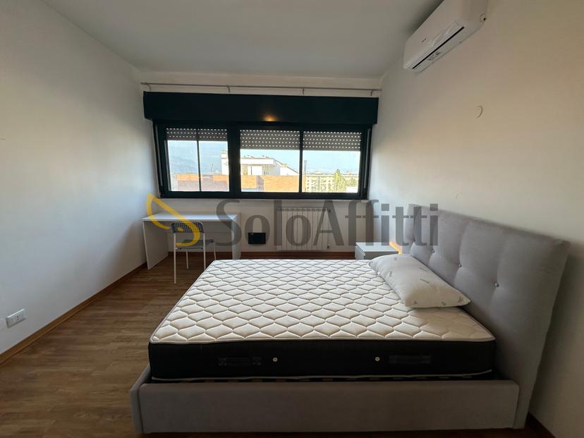 Stanza in appartamento in Via Pontinia, Latina