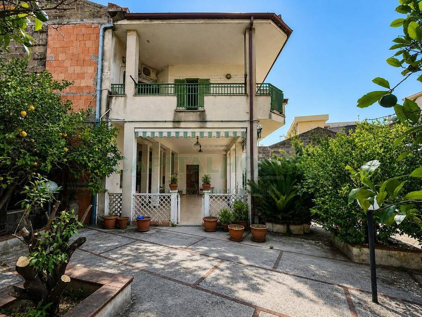 Casa indipendente in Via Cumana, Santa Maria Capua Vetere