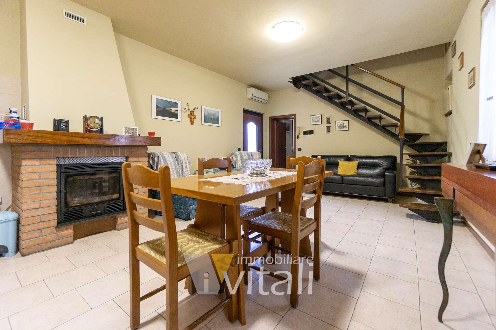 Casa indipendente in Strada per Muradello, Pontenure