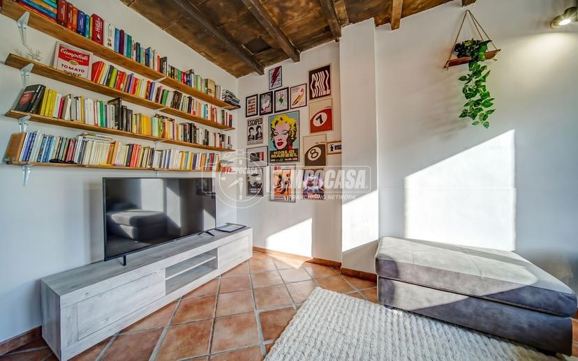 Casa indipendente in Via Alessandro Manzoni, Mezzomerico — foto 2 di 5