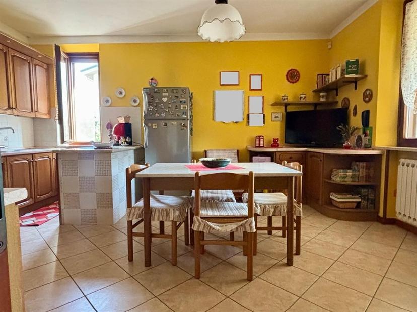 Villa in Via Gementi Vittorina, Curtatone — foto 3 di 5