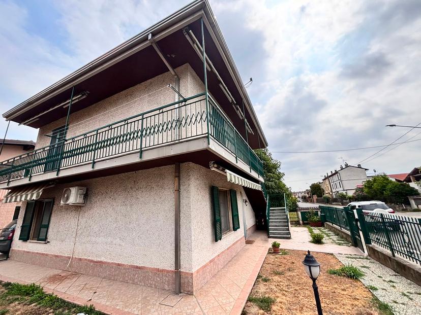 Villa bifamiliare in Tre Martiri 18, Portalbera — foto 2 di 5