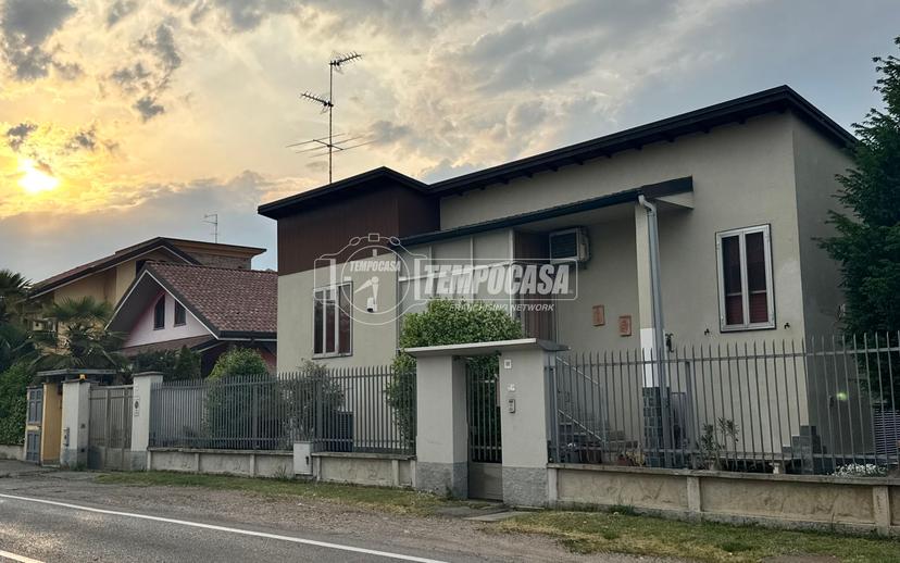 Villa a schiera in Via Inveruno 88, Casorezzo — foto 2 di 5