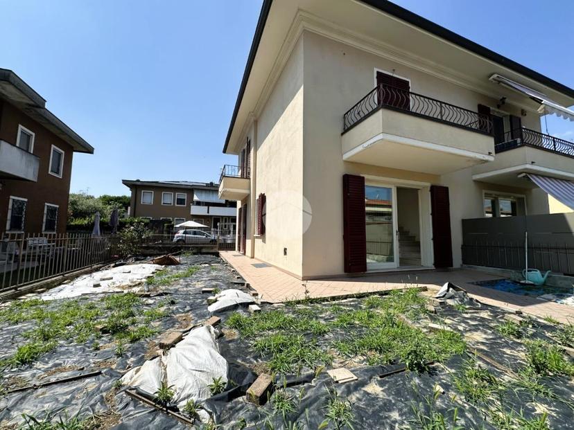 Villa a schiera in Via Montenero 16, Rovato — foto 3 di 5