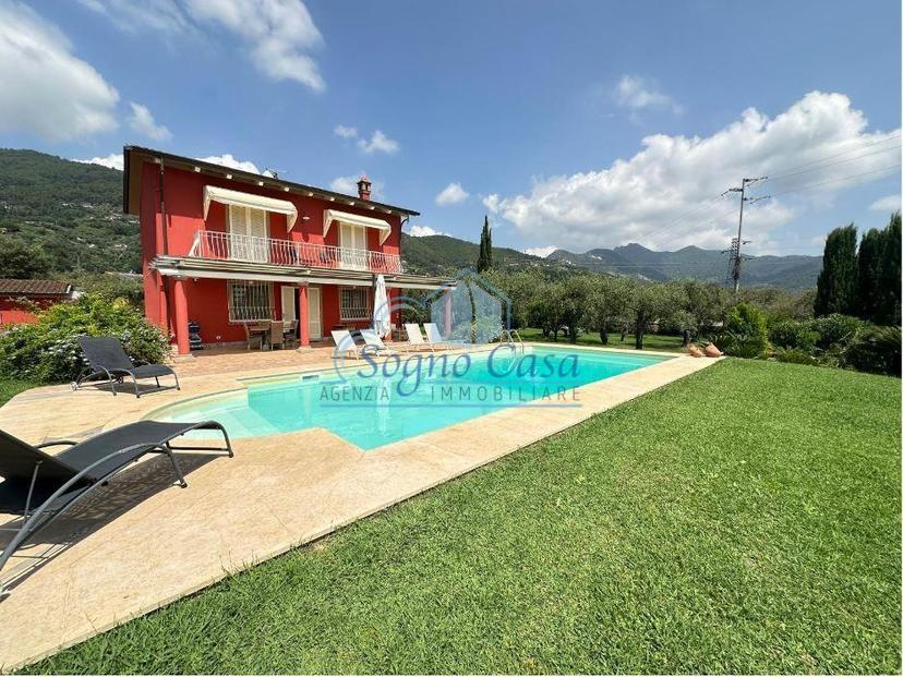Villa, Pietrasanta