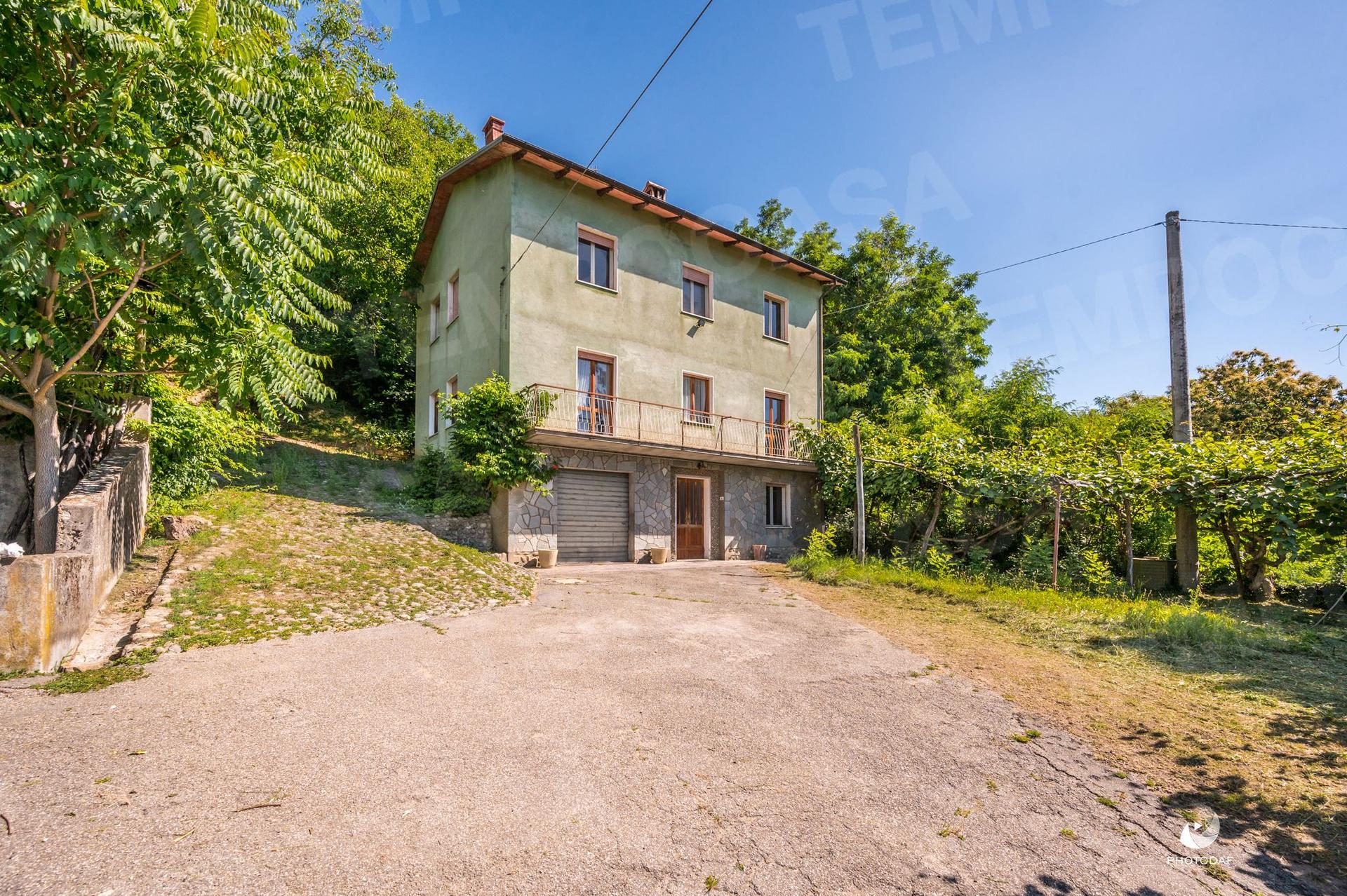 Villa in Via Sassorosso 6, Pavullo nel Frignano