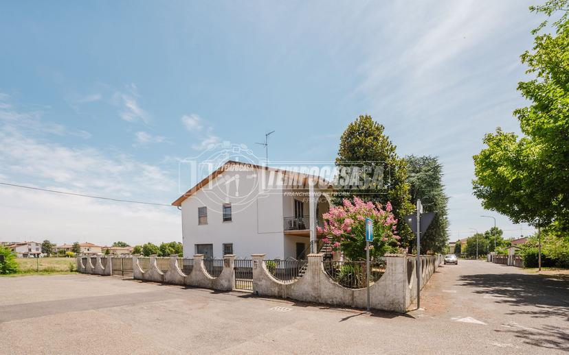 Villa a schiera in Via Donati Dino 14, Baricella — foto 2 di 5