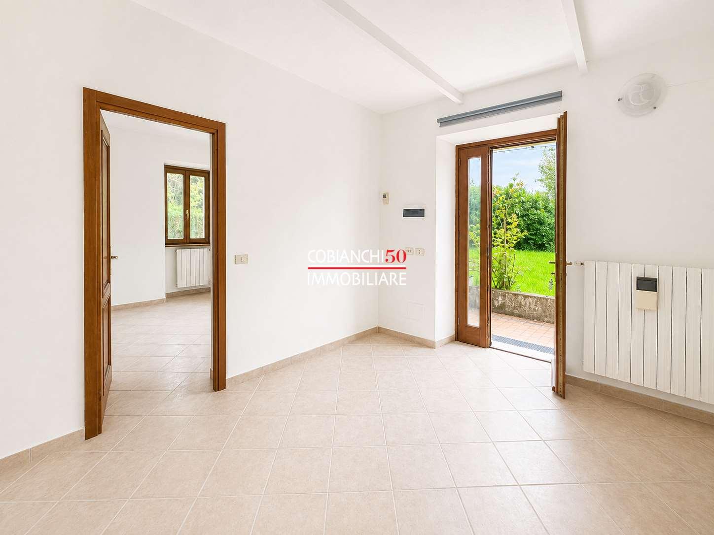 Villa, Bee