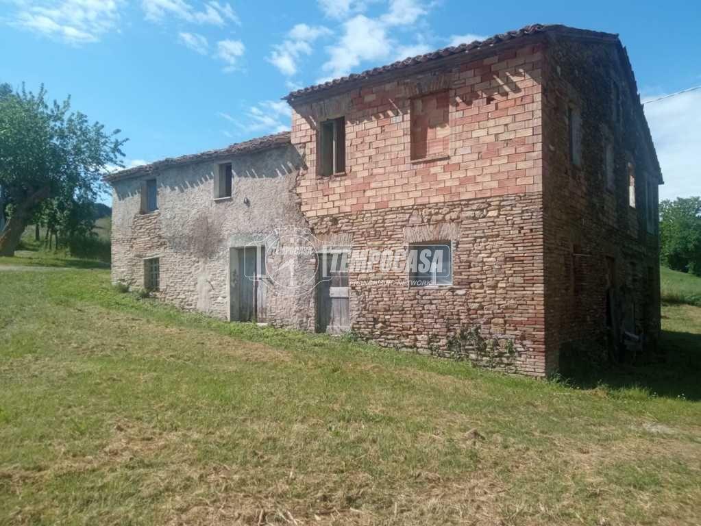 Casa indipendente in Via dei Lubachi, Fratte Rosa