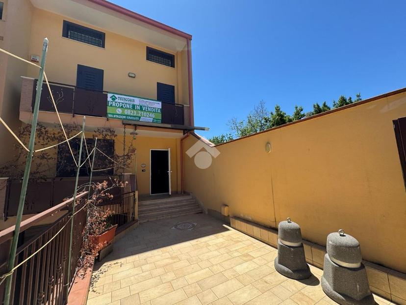 Villa a schiera in Via M. Serao 6, Caserta — foto 2 di 5