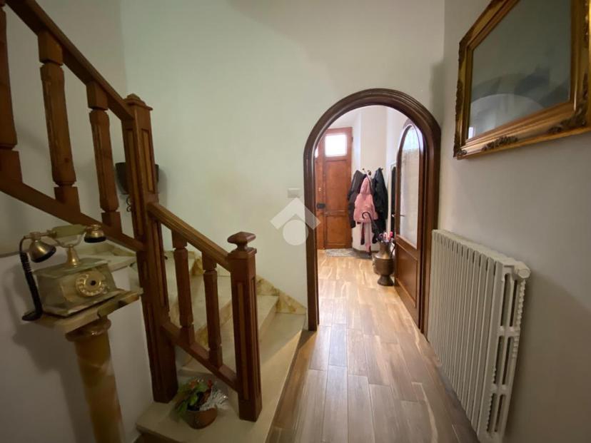 Casa indipendente in Via Val di Bisenzio, Vaiano — foto 3 di 5