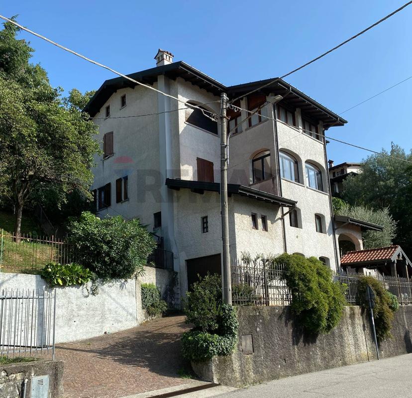Appartamento in Piazza Virgilio 2, Gemonio — foto 2 di 5