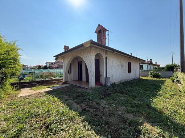 Villa in Via Papa Giovanni XXIII 9, Vertemate con Minoprio — foto 3 di 5