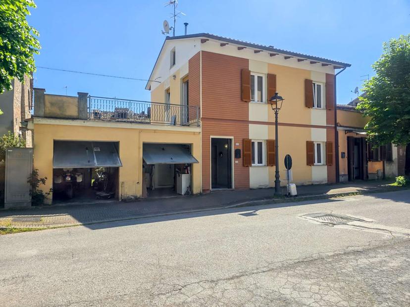 Casa indipendente in Viale Vincenzo Lanciarini, Sant'Angelo in Vado — foto 2 di 5