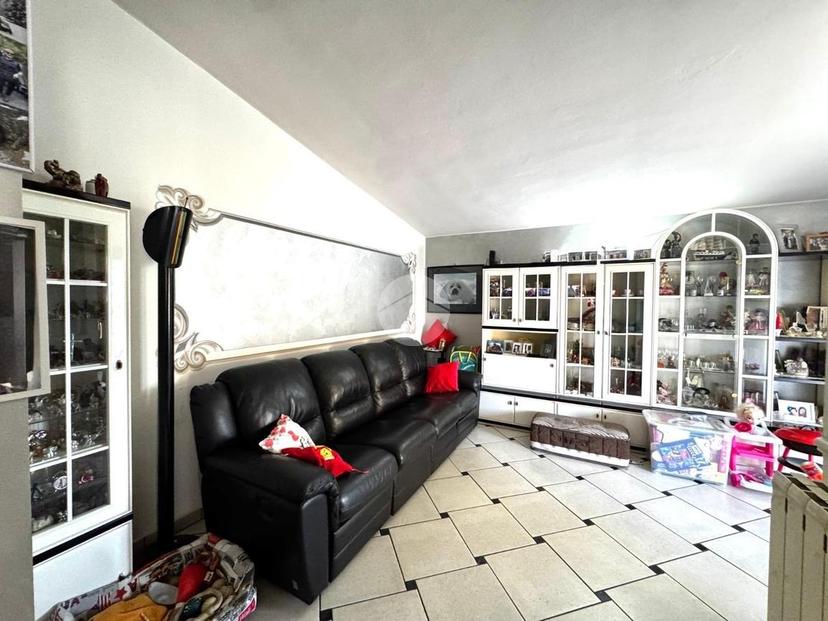 Villa in Via Trieste 35, Capriolo — foto 2 di 5