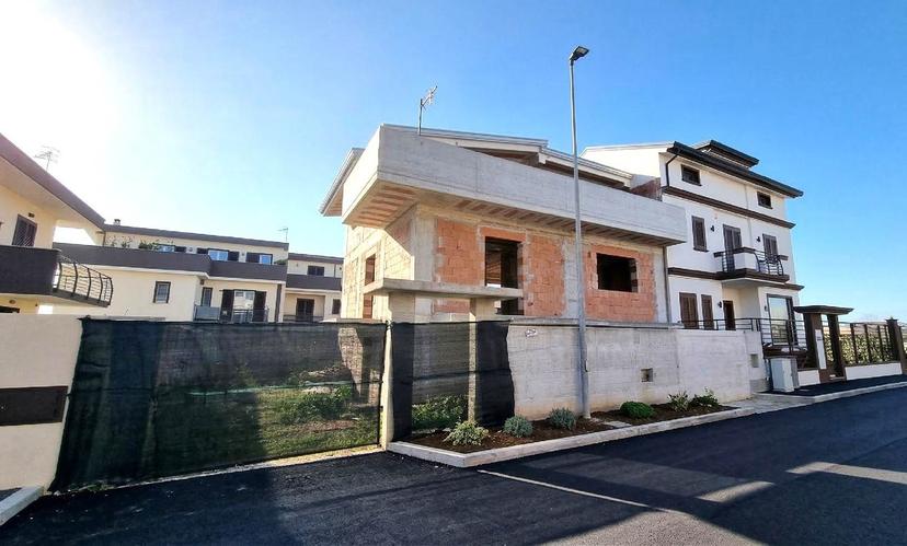 Villa in Via Castelvolturno, Mondragone — foto 3 di 5