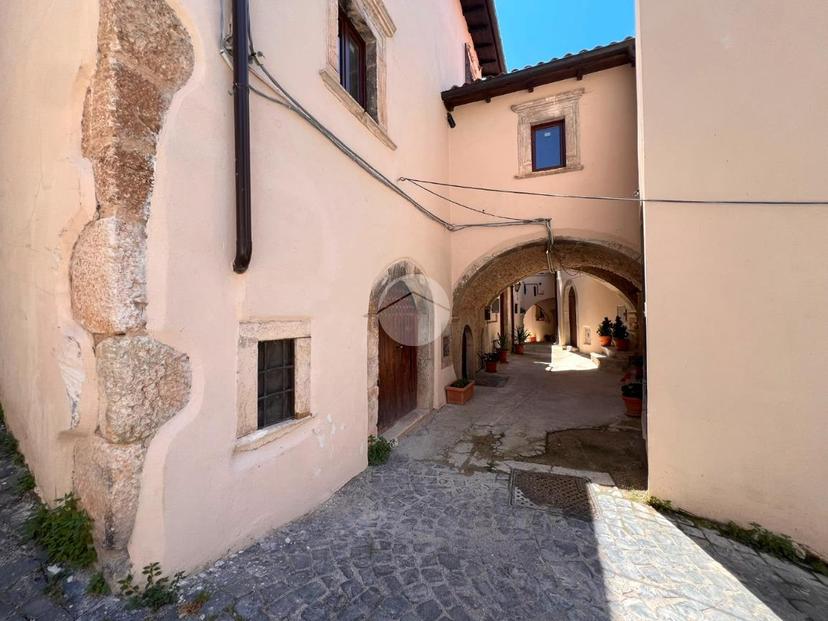 Casa indipendente in Via San Giovanni, San Demetrio ne' Vestini
