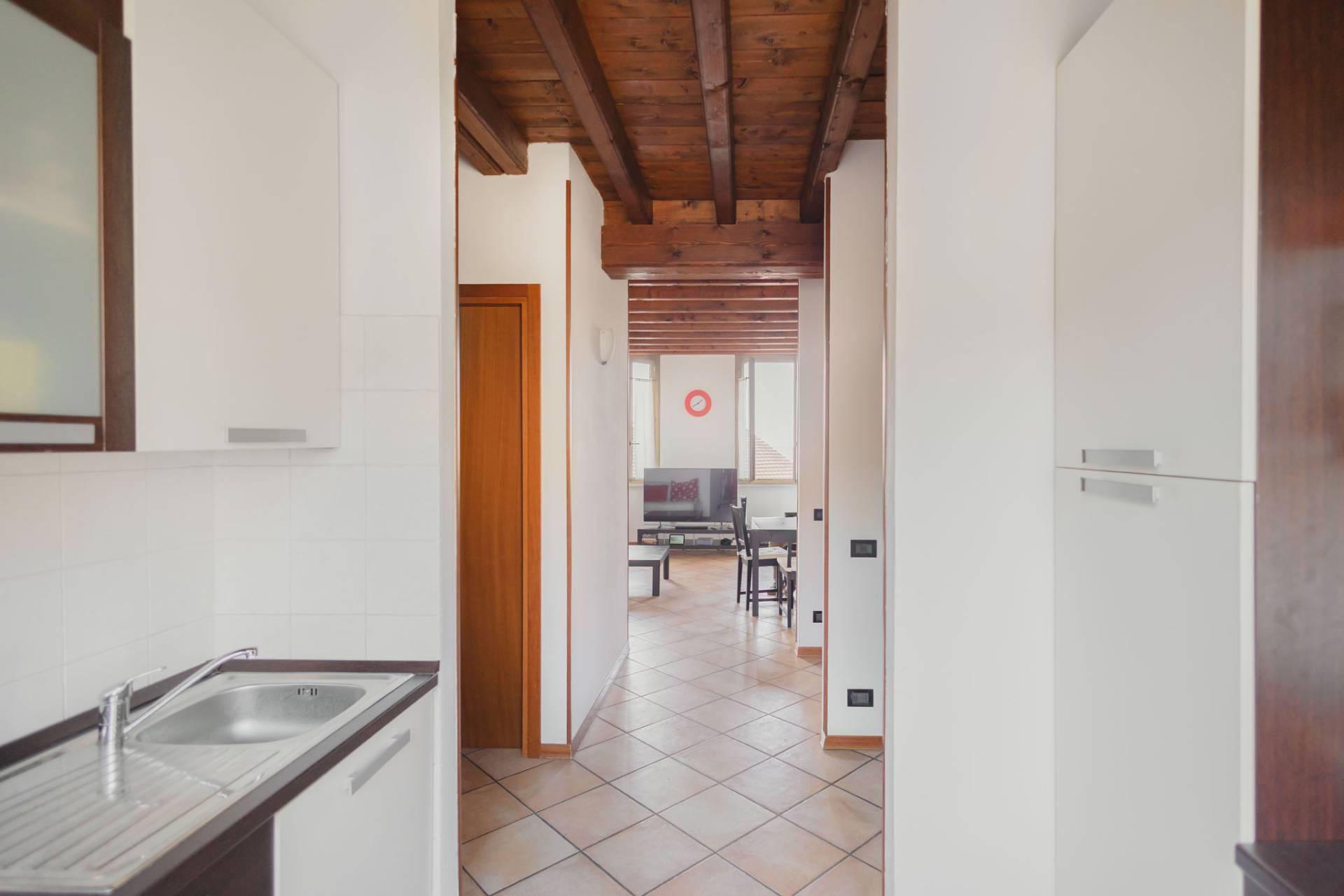 Trilocale in Via Mazzini, Luvinate