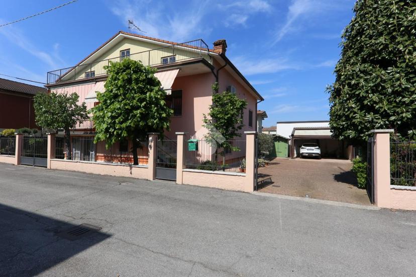 Villa in Via Solferino E San Martino 33, Roverbella — foto 2 di 5