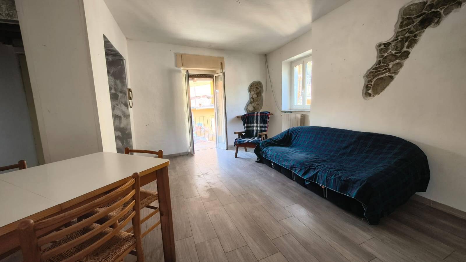 Trilocale in Via Laveno 23, Cittiglio