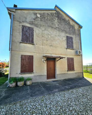 Villa bifamiliare in Strada Provinciale del Valico del Cerreto 66, Gualtieri