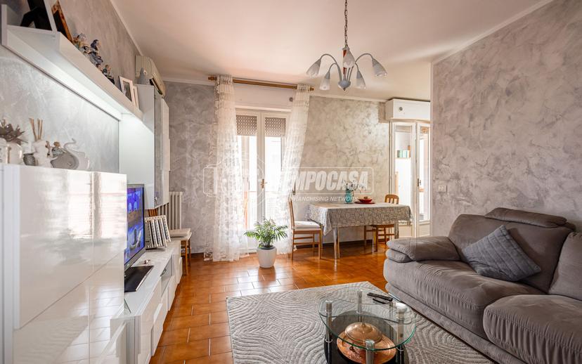 Trilocale in Via Enrico Zambonini, Reggio nell'Emilia