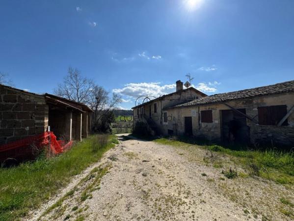 Casale in Strada Provinciale di Montemartano, Spoleto — foto 3 di 5