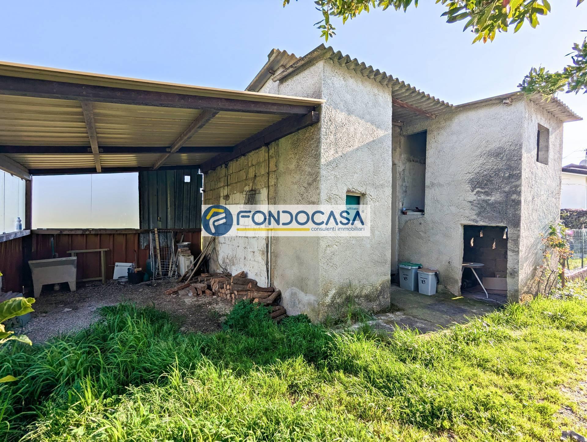 Casa indipendente in Via Serraglio, Pietrasanta