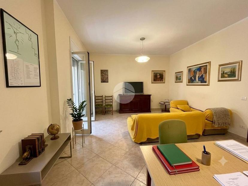 Trilocale in Piazza della Provincia 28, Cosenza