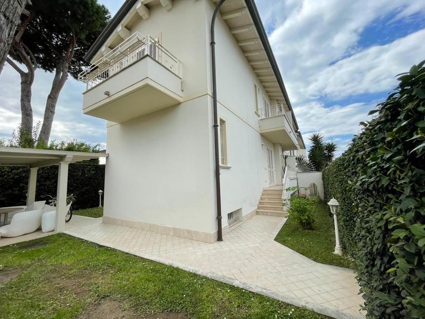 Villa bifamiliare, Montignoso — foto 3 di 5