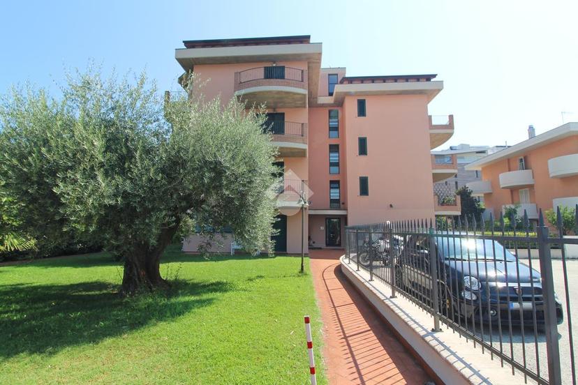 Trilocale in Traversa Moranino 10, Giulianova