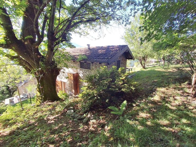 Baita in Località Montagna, Montemezzo — foto 4 di 5