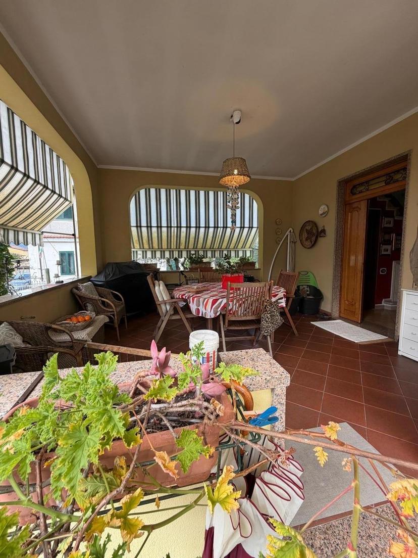 Villa trifamiliare, Luni — foto 3 di 5