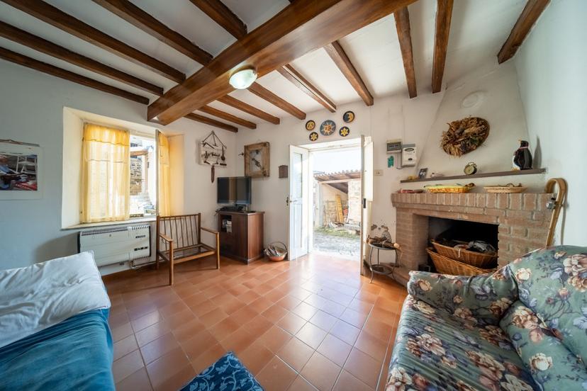 Casa indipendente in Via Bruno Bocconi, Tizzano Val Parma