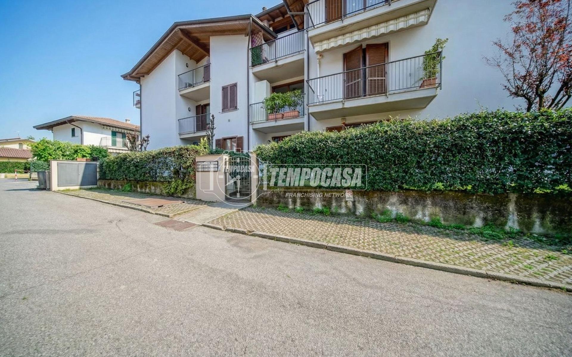 Trilocale in Via Genova 4, Azzate