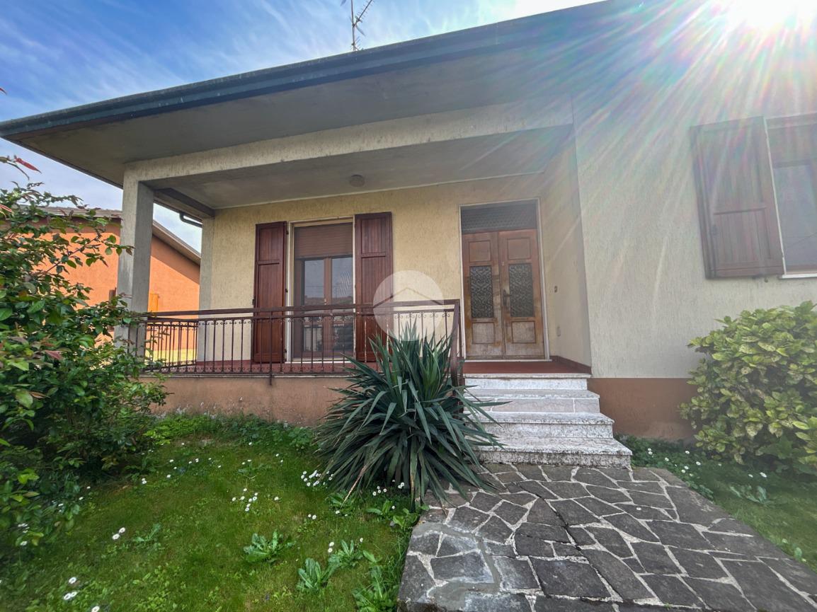 Villa in Via Filzi 11, Trenzano