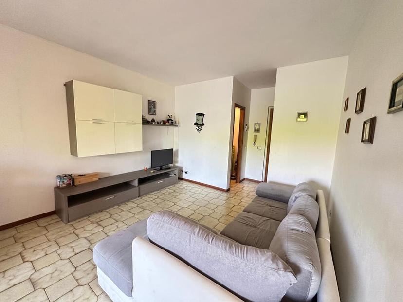Trilocale in Via Fratelli Rosselli, Luni