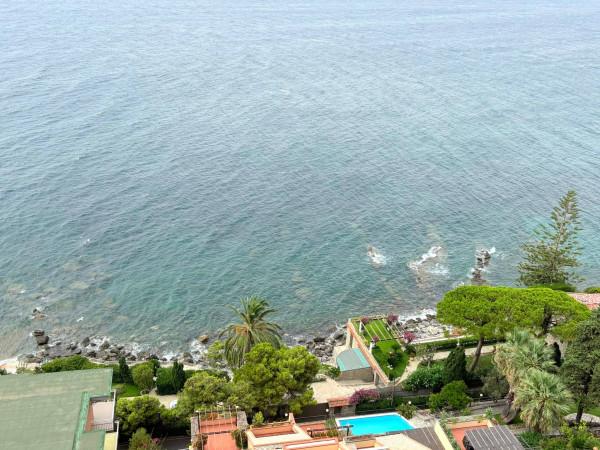 Trilocale in Via Aurelia Levante, Ospedaletti