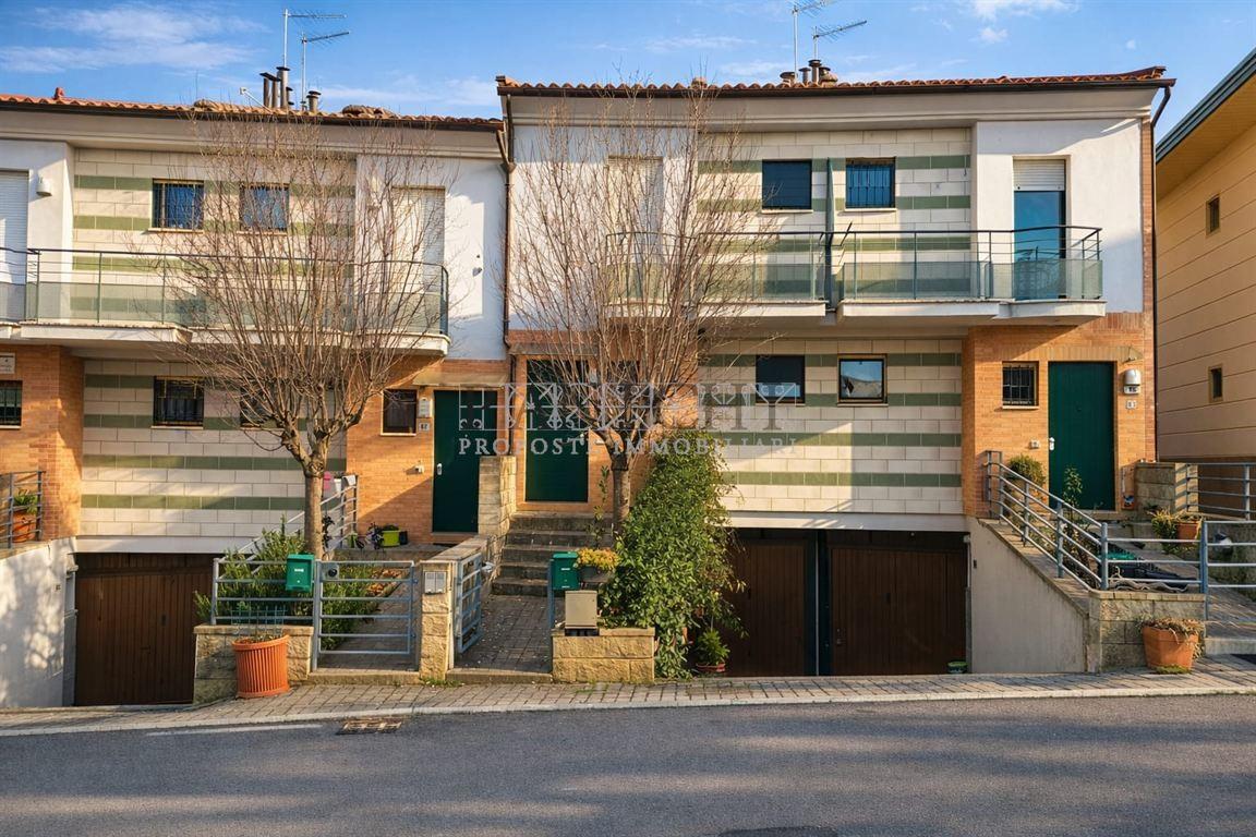 Villa a schiera in Via Losi, Asciano