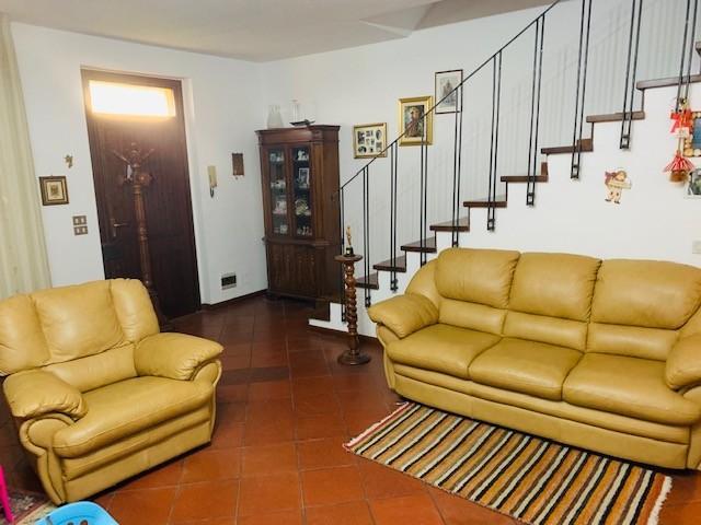 Villa a schiera, Calci